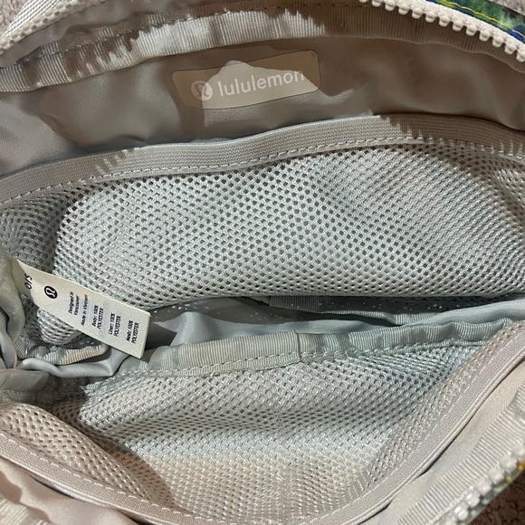 Lululemon Everywhere Belt Bag Watercolor Multicolor Belt Bag Colorful 1L - Picture 5 of 5
